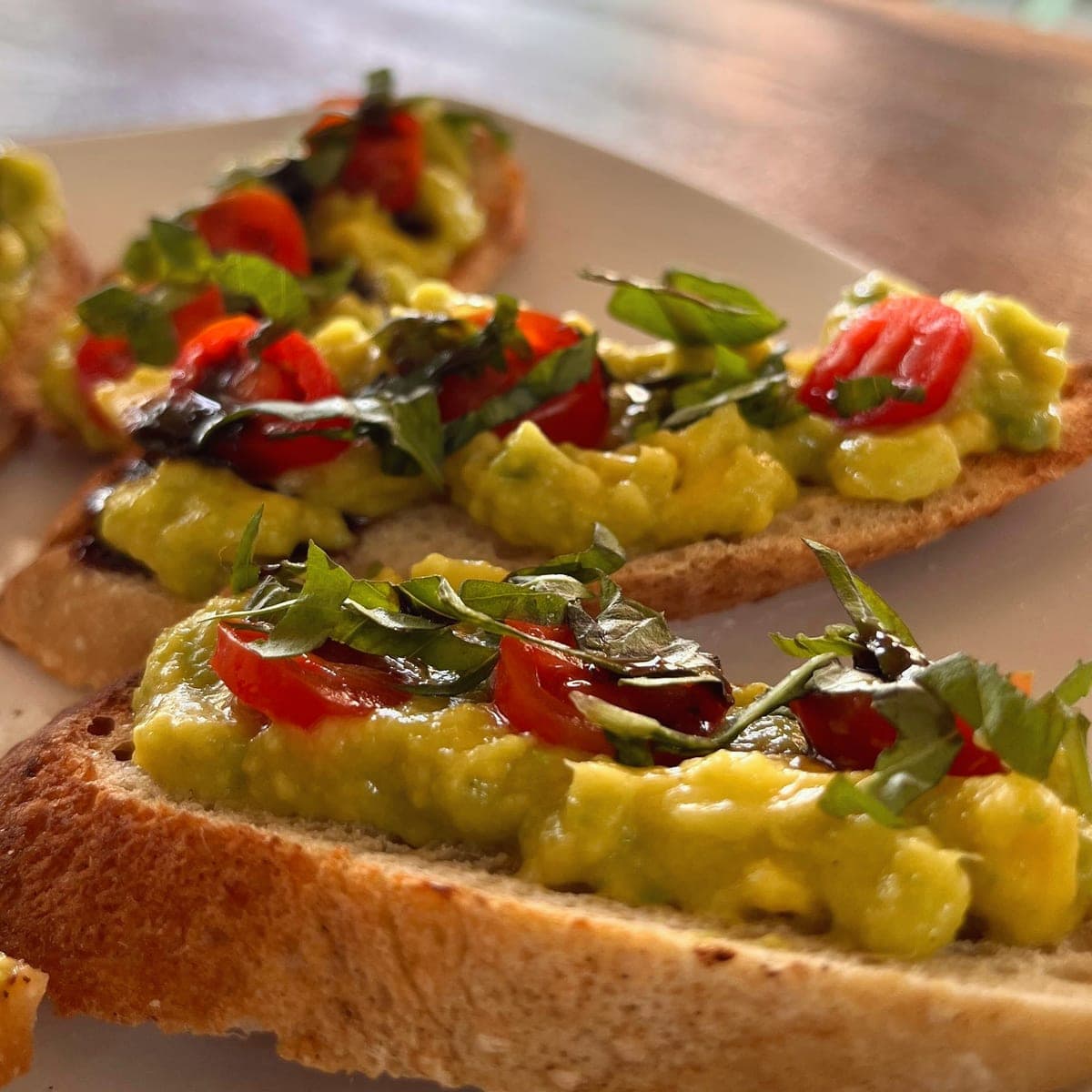 Desayunos · Tostadas con aguacate